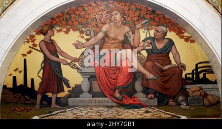 Legislazione corrotta. Murale di Elihu Vedder. Dalla lobby alla Sala lettura principale, alla Biblioteca del Congresso Thomas Jefferson Building, Washington, D.C. la figura principale è seduta in cima ad un piedistallo che dice 'LEGISLAZIONE CORROTTA'. La firma dell'artista è datata 1896. Elihu Vedder (New York, 26 febbraio 1836 – New York, 29 gennaio 1923) è stato un . Foto Stock