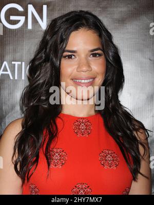 America Ferrera partecipa alla Hollywood Foreign Press Association presenta sovvenzioni a programmi di non profit e borse di studio durante il loro "banchetto di borse" annuale presso il Beverly Wilshire Hotel Foto Stock