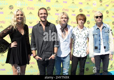 Rydel Lynch, Rocky Lynch, Ross Lynch, Ellington Ratliff, Riker Lynch e R5 arrivano per i Teen Choice Awards al Galen Center domenica 16 agosto 2015 a Los Angeles. Foto Stock