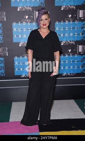 Kelly Osbourne arriva sul tappeto rosso al MTV Video Music Awards 2015, al Microsoft Theatre di Los Angeles. Foto Stock