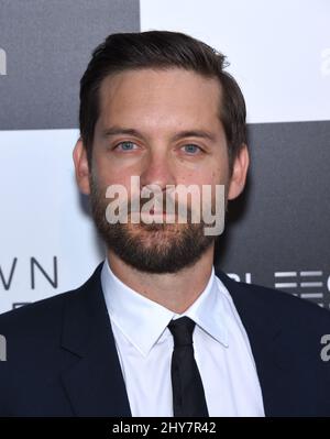 Tobey Maguire arriva per la prima di Pawn Sacrifice che si tiene presso l'Harmony Gold Theatre di Los Angeles. Foto Stock