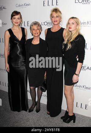 Dakota Johnson, Tippi Hedren, Melanie Griffith e Stella Banderas 22nd Premi annuali ELLE Women in Hollywood che si tengono al Four Seasons Hotel Los Angeles Foto Stock