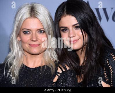 Kate Young e Selena Gomez partecipano all'InStyle Awards inaugurale al Getty Center di Los Angeles, California. Foto Stock