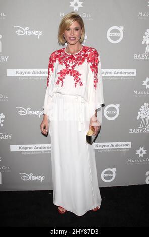 Julie Bowen ha partecipato al Gala 2015 Baby2Baby presentato da Marula Oil & Kayne Capital Advisors Foundation in onore di Kerry Washington a Culver City, California. Foto Stock