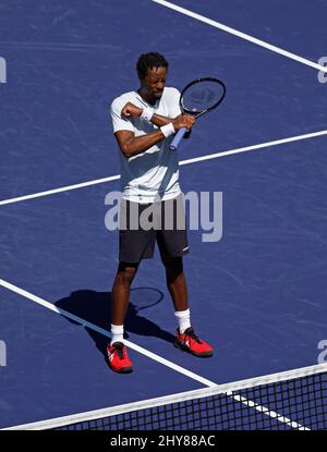 Indian Wells, California, USA. 14th Mar 2022. Indian Wells, California, USA. 14 marzo 2022 Gael Monfils di Francia festeggia dopo aver sconfitto Daniil Medvedev di Russia durante il BNP Paribas Open 2022 presso l'Indian Wells Tennis Garden di Indian Wells, California. Credito fotografico obbligatorio: Charles Baus/CSM. Credit: CAL Sport Media/Alamy Live News Credit: CAL Sport Media/Alamy Live News Credit: CAL Sport Media/Alamy Live News Foto Stock