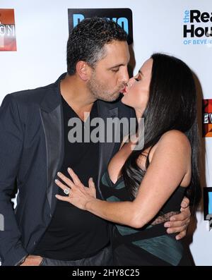 Kyle Richards, Mauricio Umansky che partecipa al Real Housewives of Beverly Hills Season 6 Premiere tenuto al W Hollywood Hotel Foto Stock