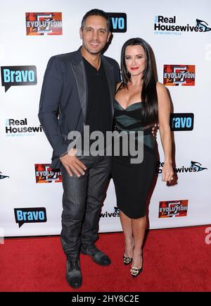 Kyle Richards, Mauricio Umansky che partecipa al Real Housewives of Beverly Hills Season 6 Premiere tenuto al W Hollywood Hotel Foto Stock