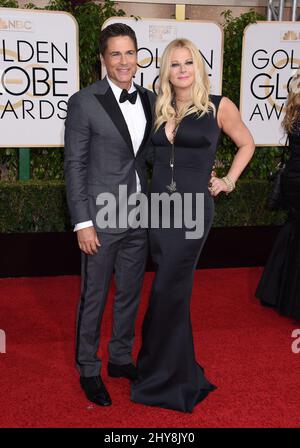 Rob Lowe & Sheryl Berkoff partecipano ai Golden Globe Awards 73rd che si tengono al Beverly Hilton Hotel di Los Angeles, 10 gennaio 2016. Foto Stock