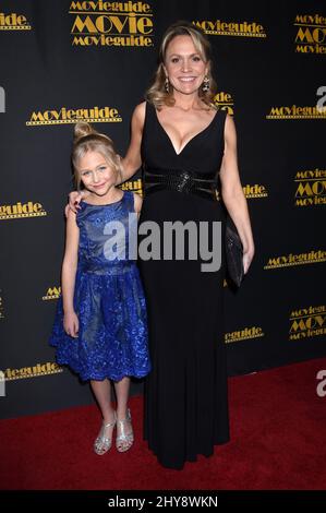 Alivia Lyn Lind e la madre Barbara Alyn Woods hanno partecipato al Movieguide Awards 24th che si tiene presso l'Universal Hilton Hotel di Universal City, California. Foto Stock