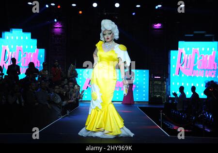 Kim Chi durante la stagione di gara di resistenza di RuPaul 8 Premiere Party tenuto al Teatro Mayan Foto Stock