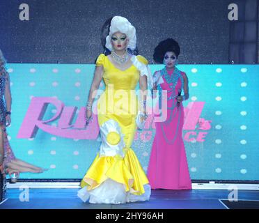 Kim Chi durante la stagione di gara di resistenza di RuPaul 8 Premiere Party tenuto al Teatro Mayan Foto Stock