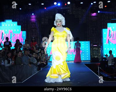 Kim Chi durante la stagione di gara di resistenza di RuPaul 8 Premiere Party tenuto al Teatro Mayan Foto Stock