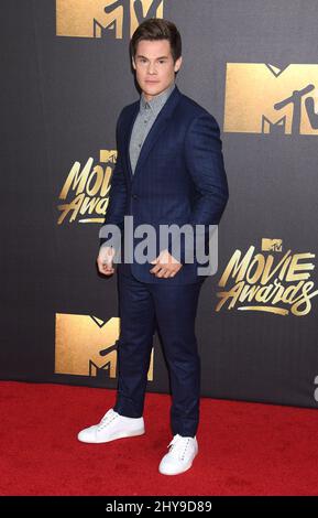 Adam Devine ha partecipato ai 2016 MTV Movie Awards tenuti presso i Warner Bros. Studios di Los Angeles, USA. Foto Stock