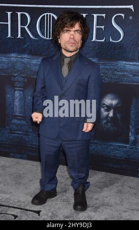 Peter Dinklage partecipa alla prima stagione 6 del 'Trono di Spade' di HBO, che si tiene al TCL Chinese Theatre di Los Angeles, USA. Foto Stock