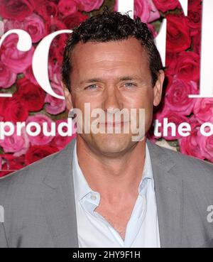 Jason o'Mara partecipa alla prima mondiale del 'giorno del Altro' al TCL Chinese Theatre IMAX di Los Angeles, CA, USA il 13 aprile 2016. Foto Stock