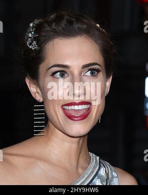 Allison Williams partecipa al programma di benefit del Costume Institute al Met festeggia l'apertura della mostra "Manus x Machina: Fashion in an Age of Technology" che si tiene presso il Metropolitan Museum of Art di New York, USA. Foto Stock