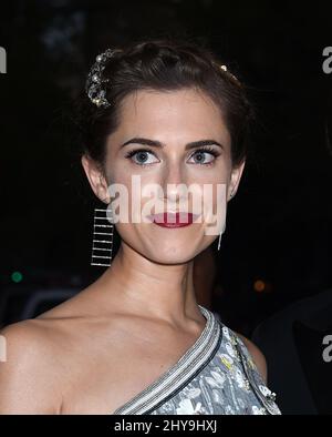 Allison Williams partecipa al programma di benefit del Costume Institute al Met festeggia l'apertura della mostra "Manus x Machina: Fashion in an Age of Technology" che si tiene presso il Metropolitan Museum of Art di New York, USA. Foto Stock