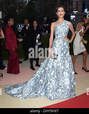 Allison Williams partecipa al programma di benefit del Costume Institute al Met festeggia l'apertura della mostra "Manus x Machina: Fashion in an Age of Technology" che si tiene presso il Metropolitan Museum of Art di New York, USA. Foto Stock