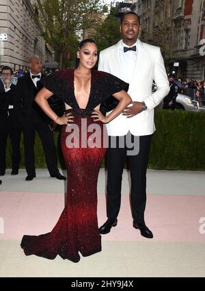 Carmelo Anthony & Lala Anthony partecipa al Costume Institute Benefit al Met celebra l'apertura della mostra "Manus x Machina: Fashion in an Age of Technology" che si tiene presso il Metropolitan Museum of Art di New York, USA. Foto Stock