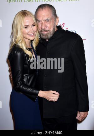 John Paul DeJoria ed Eloise DeJoria hanno partecipato al Gala "Power Up, We are the Future" che si tiene al Beverly Wilshire Hotel Foto Stock