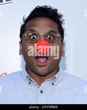 Ravi Patel arriva al Red Nose Day presso gli Universal Studios giovedì 26 maggio 2016 a Universal City, California. Foto Stock