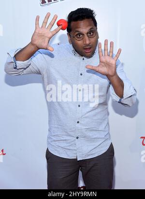 Ravi Patel arriva al Red Nose Day presso gli Universal Studios giovedì 26 maggio 2016 a Universal City, California. Foto Stock