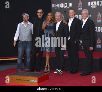 John Story, Jeff Goldblum, Vivica A. Fox, Roland Emmerich, Bill Pullman e Brent Spiner partecipa alla cerimonia di mano e di impronta di Roland Emmerich tenutasi al Chinese Theatre, 2016 Hollywood, CA, giugno 20. Foto Stock