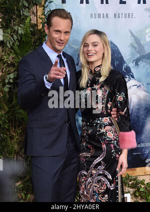 Alexander Skarsgard & Margot Robbie partecipa alla prima mondiale della leggenda di Tarzan tenutasi al Dolby Theatre di Hollywood, California. Foto Stock