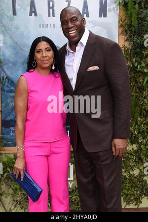 Magic Johnson & cookie Johnson partecipa alla prima mondiale della leggenda di Tarzan tenuto al Dolby Theatre di Hollywood, California. Foto Stock