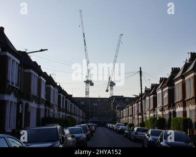 Ripresa prospettica della strada a Clapham Common a Londra. Foto Stock