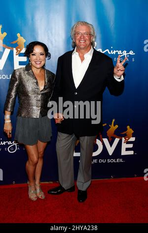 Margo Rey, Ron White che partecipa alla celebrazione dei Beatles LOVE 10th Anniversary a Las Vegas Foto Stock