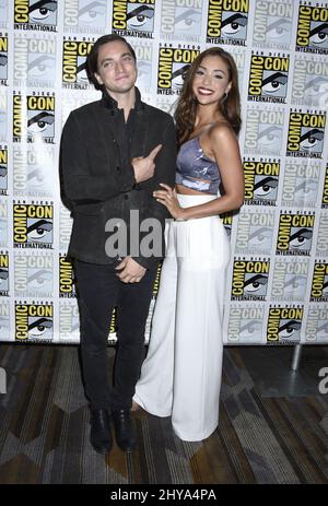 Richard Harmon e Lindsey Morgan del '100' frequentando Comic-con 2016 a San Diego Foto Stock