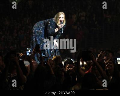 Adele si esibisce durante il suo esaurito "25 World Tour" a Los Angeles, 20th agosto 2016. Foto Stock