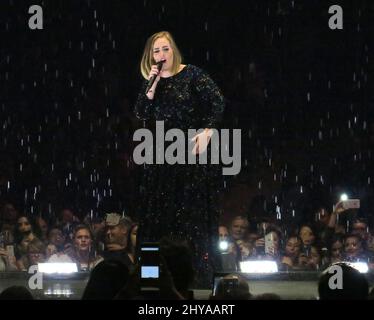 Adele si esibisce durante il suo esaurito "25 World Tour" a Los Angeles, 20th agosto 2016. Foto Stock