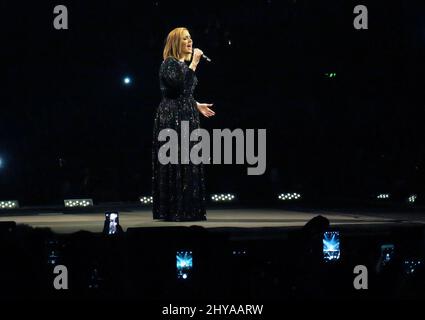 Adele si esibisce durante il suo esaurito "25 World Tour" a Los Angeles, 20th agosto 2016. Foto Stock