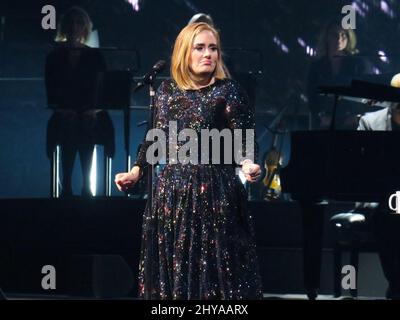 Adele si esibisce durante il suo esaurito "25 World Tour" a Los Angeles, 20th agosto 2016. Foto Stock