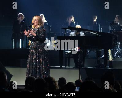 Adele si esibisce durante il suo esaurito "25 World Tour" a Los Angeles, 20th agosto 2016. Foto Stock