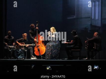 Adele si esibisce durante il suo esaurito "25 World Tour" a Los Angeles, 20th agosto 2016. Foto Stock