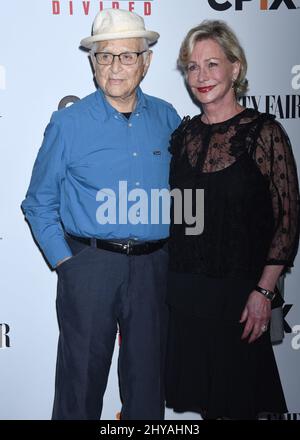 Norman Lear e Lyn Lear frequentano la "Americ Divided" Los Angeles Premiere che si tiene al Hammer Museum Billy Wilder Theater Foto Stock