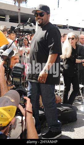 Ice Cube partecipa alla cerimonia in onore di Kevin Hart, a Los Angeles, California. Foto Stock