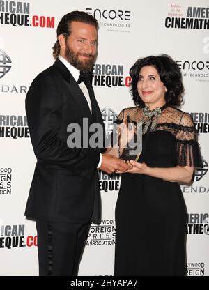 Bradley Cooper, sue Kroll partecipa alla cerimonia annuale di premiazione della Cinematheque americana 30th, tenutasi al Beverly Hilton Foto Stock