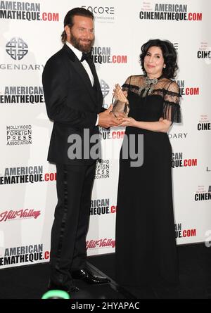 Bradley Cooper, sue Kroll partecipa alla cerimonia annuale di premiazione della Cinematheque americana 30th, tenutasi al Beverly Hilton Foto Stock