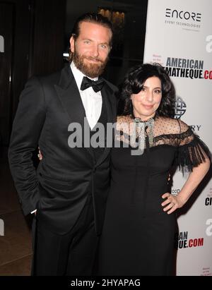 Bradley Cooper, sue Kroll partecipa alla cerimonia annuale di premiazione della Cinematheque americana 30th, tenutasi al Beverly Hilton Foto Stock