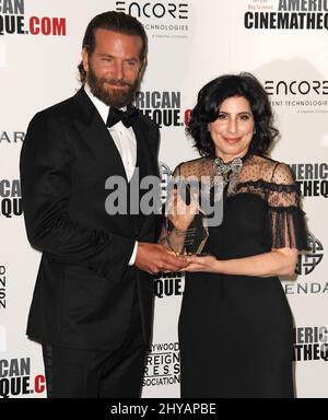 Bradley Cooper, sue Kroll partecipa alla cerimonia annuale di premiazione della Cinematheque americana 30th, tenutasi al Beverly Hilton Foto Stock