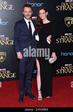 Chris Hardwick e Lydia Hearst partecipano alla prima di Disney e Marvel Studios 'Doctor Strange' al Teatro El Capitan il 20 ottobre 2016 a Los Angeles, CA, USA. Foto Stock