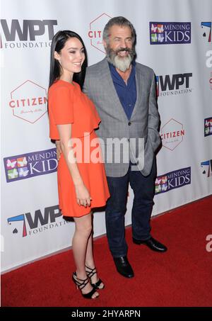 Mel Gibson, Rosalind Ross in arrivo per il Torneo Mondiale di Poker 'Four Kings & an Ace' a beneficio Mending Kids International tenuto a Citizen, Beverly Hills, Los Angels, 21st ottobre 2016. Foto Stock