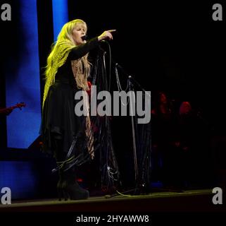 Stevie Nicks si esibisce nella notte di apertura della ragazza della città di origine Stevie Nicks '24 Carat Gold Tour' con i pretendenti alla Talking Stick Arena. Foto Stock