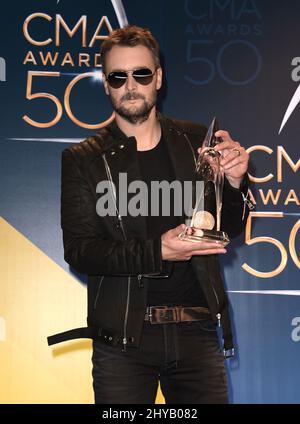 Eric Church nella sala stampa ai premi annuali CMA 50th che si tengono alla Bridgestone Arena di Nashville, USA. Foto Stock