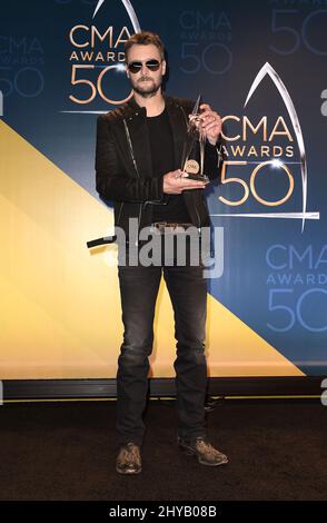 Eric Church nella sala stampa ai premi annuali CMA 50th che si tengono alla Bridgestone Arena di Nashville, USA. Foto Stock