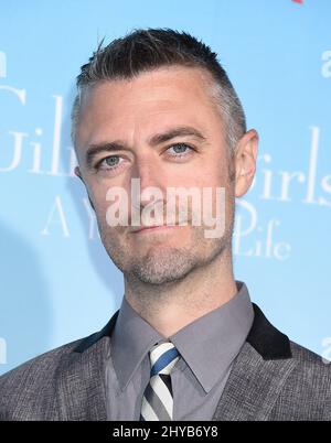 Sean Gunn partecipa alla prima "Gilmore Girls: A Year in the Life" di Netflix's, che si tiene al Regency Village Theatre Foto Stock